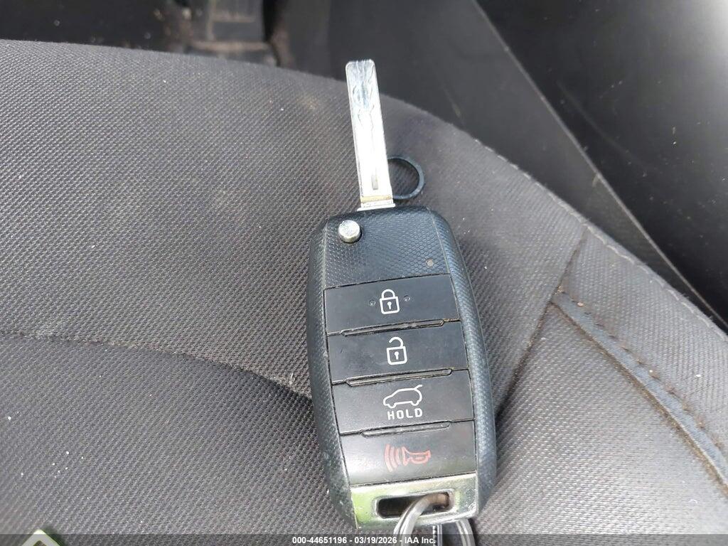 KNDJN2A20H7495546 2017 KIA SOUL photo no. 11