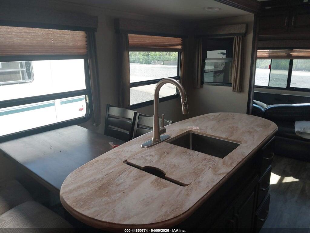573TR3820J3315125 2018 GRAND DESIGN REFLECTION photo no. 11
