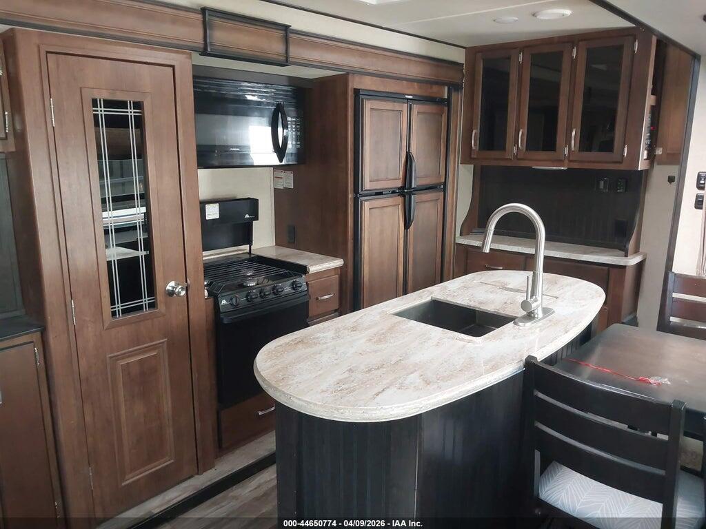 573TR3820J3315125 2018 GRAND DESIGN REFLECTION photo no. 12