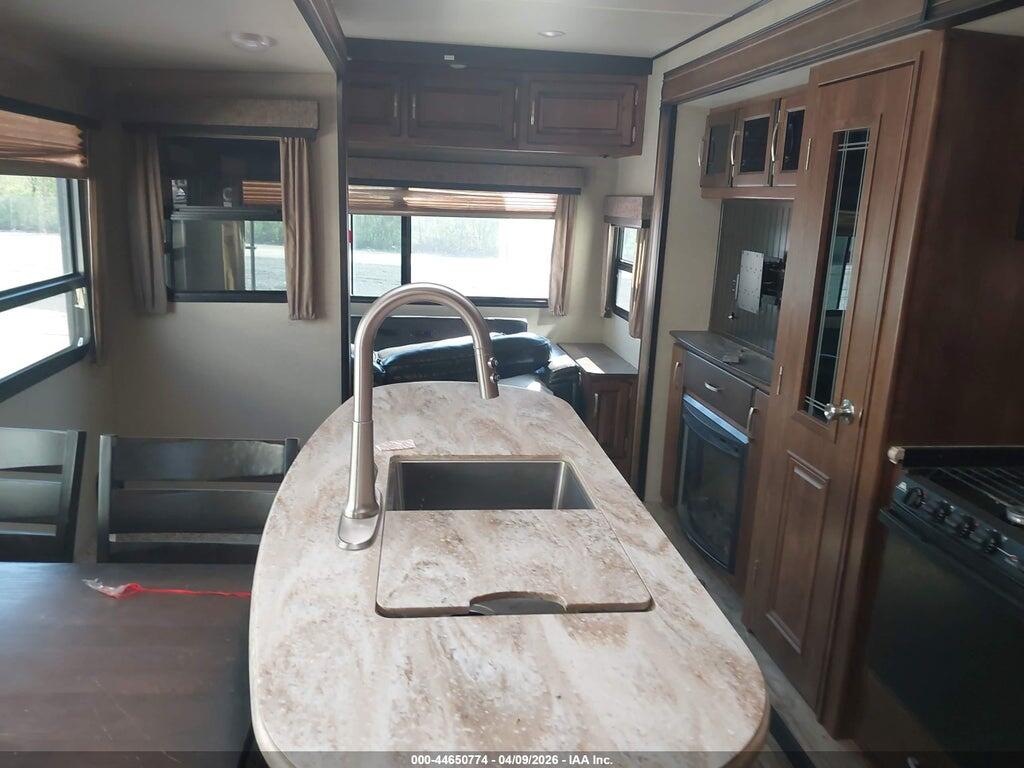 573TR3820J3315125 2018 GRAND DESIGN REFLECTION photo no. 8