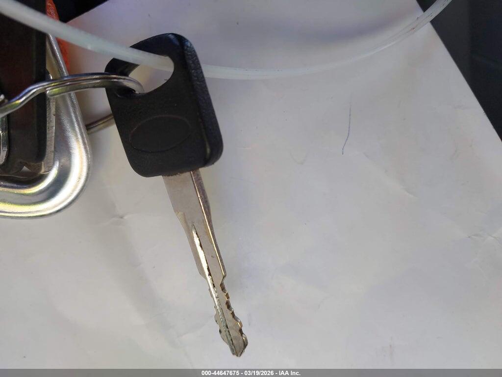 1FMRE11W84HB01369 2004 FORD E-150 photo no. 11