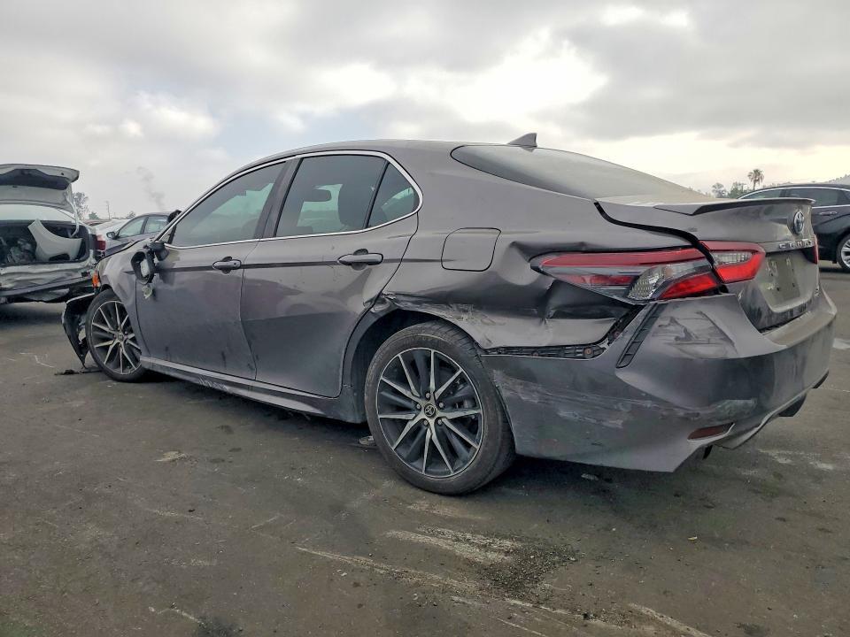 2022 TOYOTA CAMRY HYBRID SE — Фото 2 из 13