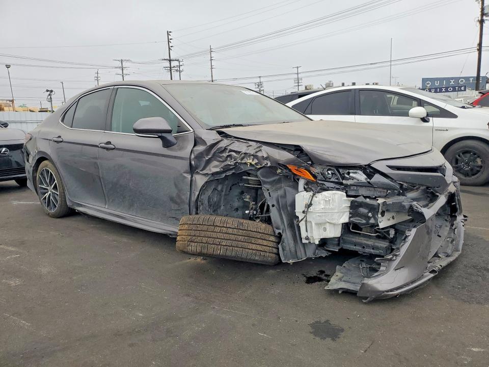 2022 TOYOTA CAMRY HYBRID SE — Фото 4 из 13