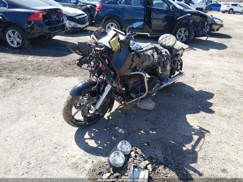 1HD1TC820DB961032 2013 HARLEY-DAVIDSON FLTRXSE photo no. 2