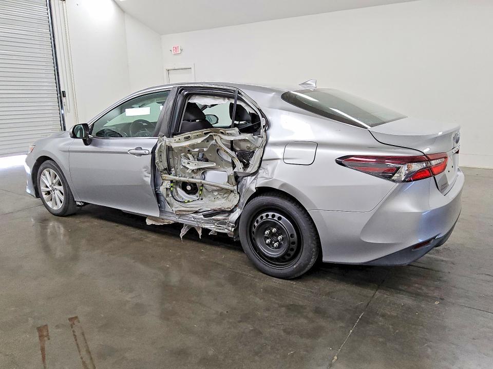 4T1C11AK7NU651377 2022 TOYOTA CAMRY photo no. 2