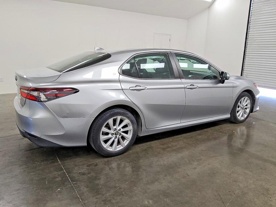4T1C11AK7NU651377 2022 TOYOTA CAMRY photo no. 3