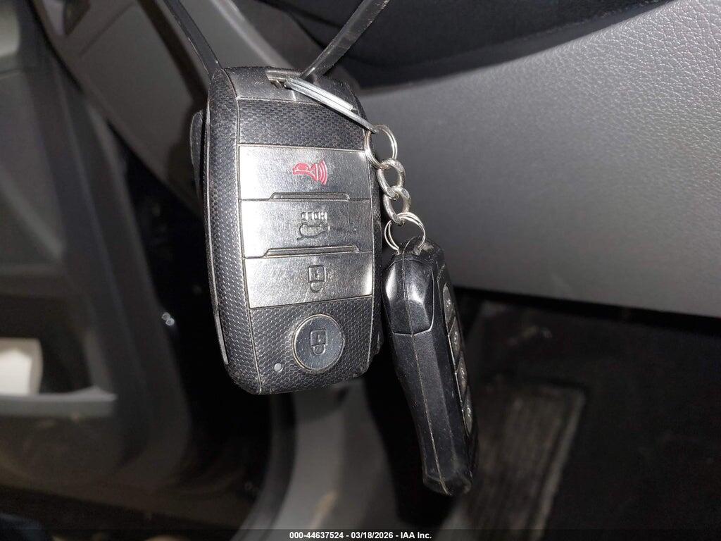5XYPHDA12GG173285 2016 KIA SORENTO photo no. 11
