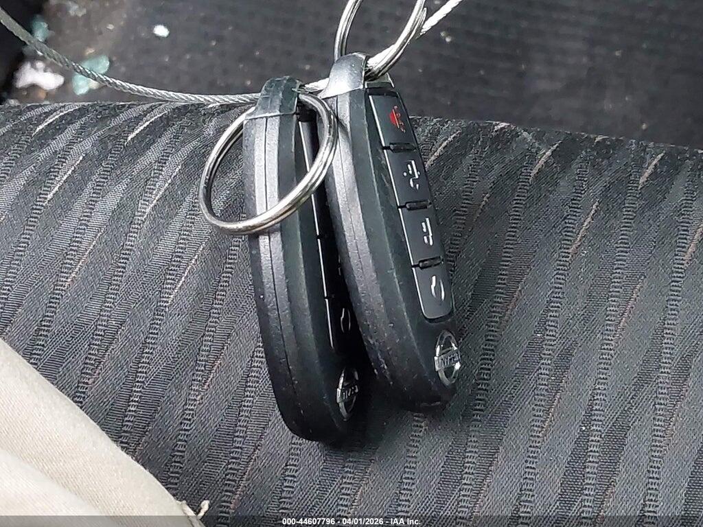 KNMAT2MV6HP576319 2017 NISSAN ROGUE photo no. 11