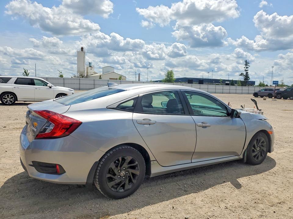 19XFC2F8XJE034806 2018 HONDA CIVIC photo no. 3