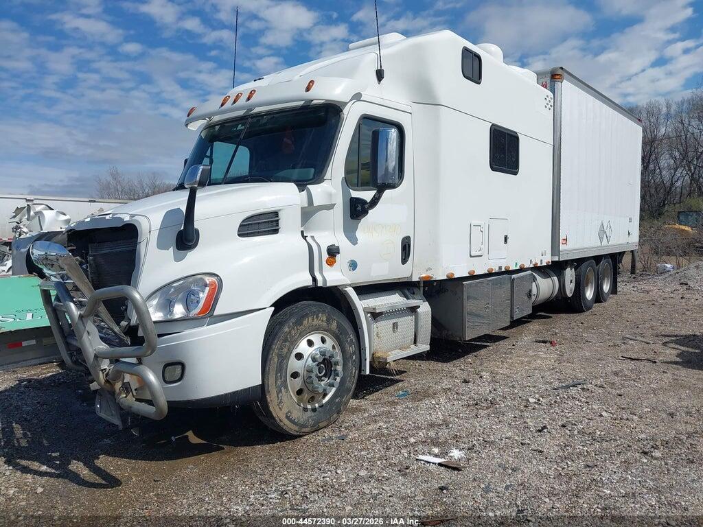 1FVAGADV7FLGE1040 2015 FREIGHTLINER CASCADIA 113 photo no. 2