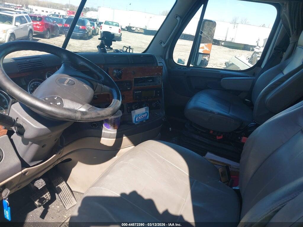 1FVAGADV7FLGE1040 2015 FREIGHTLINER CASCADIA 113 photo no. 6