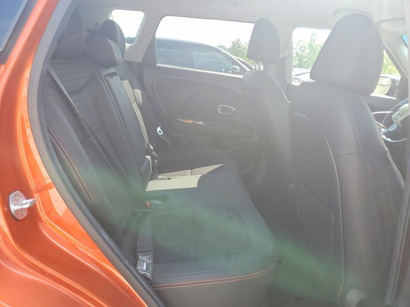 KNDJX3AA4J7586106 2018 KIA SOUL photo no. 10