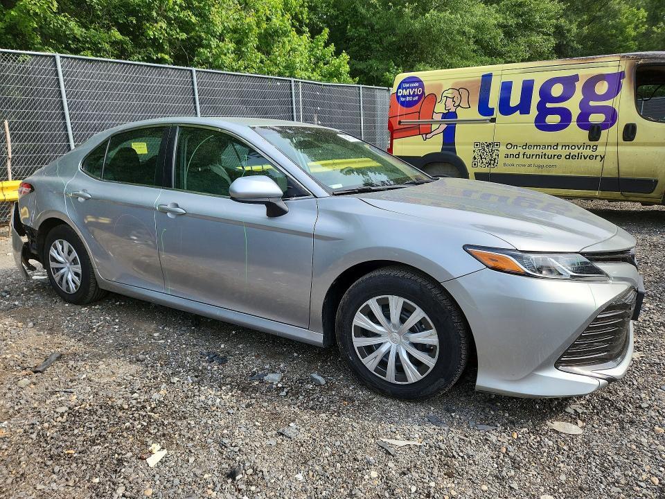 2018 TOYOTA CAMRY LE — Фото 4 из 12