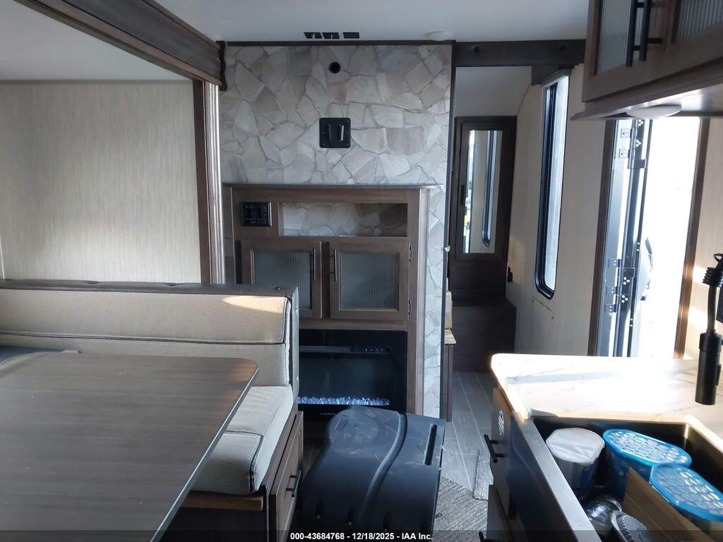 4X4TCKY29MK068680 2021 CHEROKEE GREY WOLF TRAVEL TRAILER photo no. 5