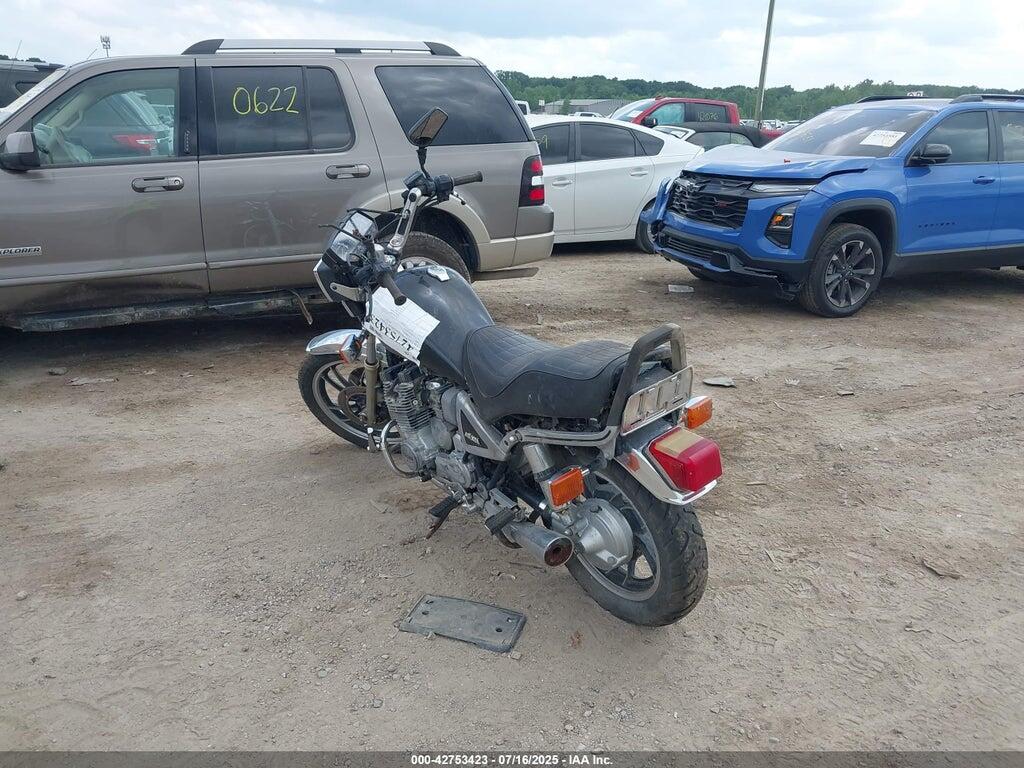 JYA15R00XCA004366 1982 YAMAHA XJ750 photo no. 3