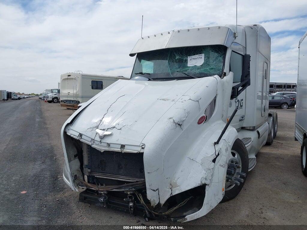 1XPBD49X3FD265872 2015 PETERBILT 579 photo no. 2