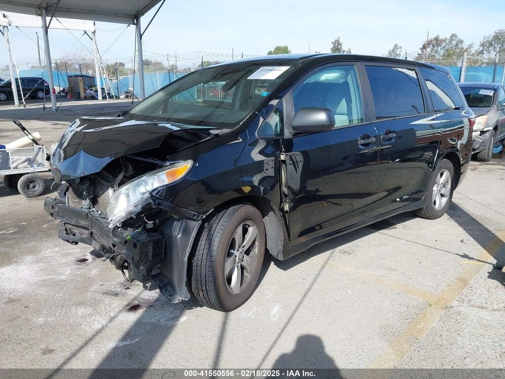 5TDZZ3DC9KS995476 2019 TOYOTA SIENNA photo no. 2