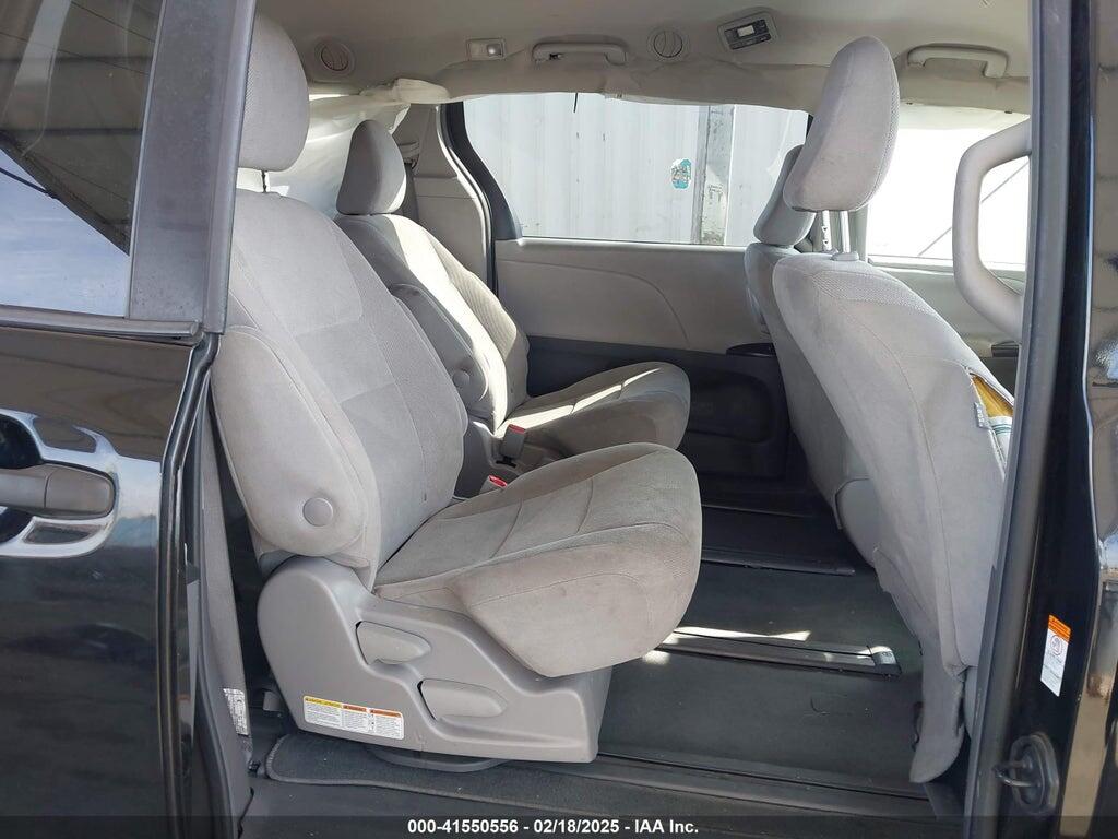 5TDZZ3DC9KS995476 2019 TOYOTA SIENNA photo no. 8