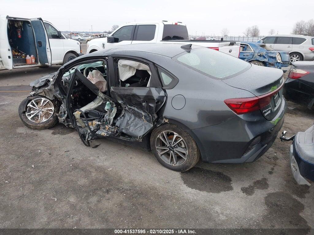 3KPF24AD4RE837769 2024 KIA FORTE photo no. 3