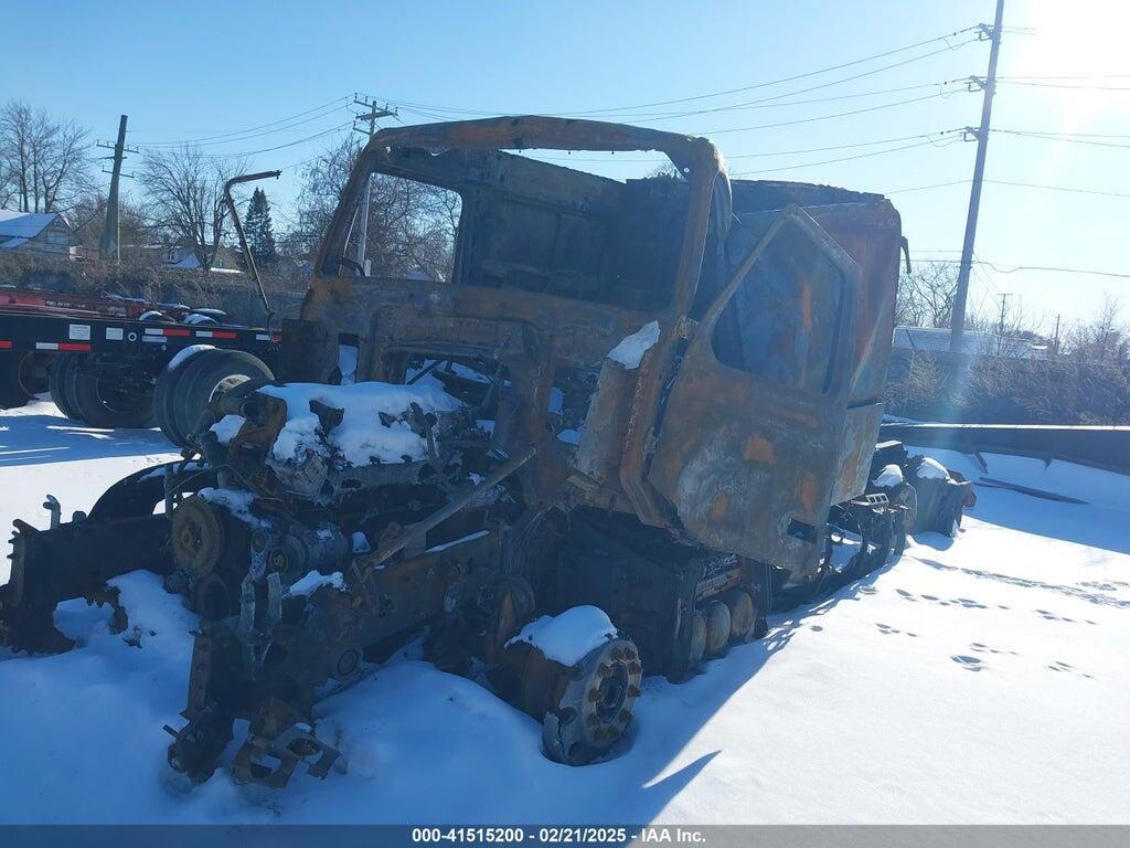 4V4NC9EJ3AN280928 2010 VOLVO VN photo no. 2
