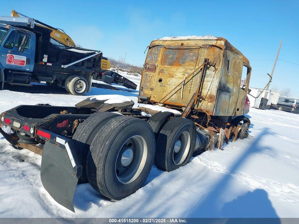 4V4NC9EJ3AN280928 2010 VOLVO VN photo no. 4