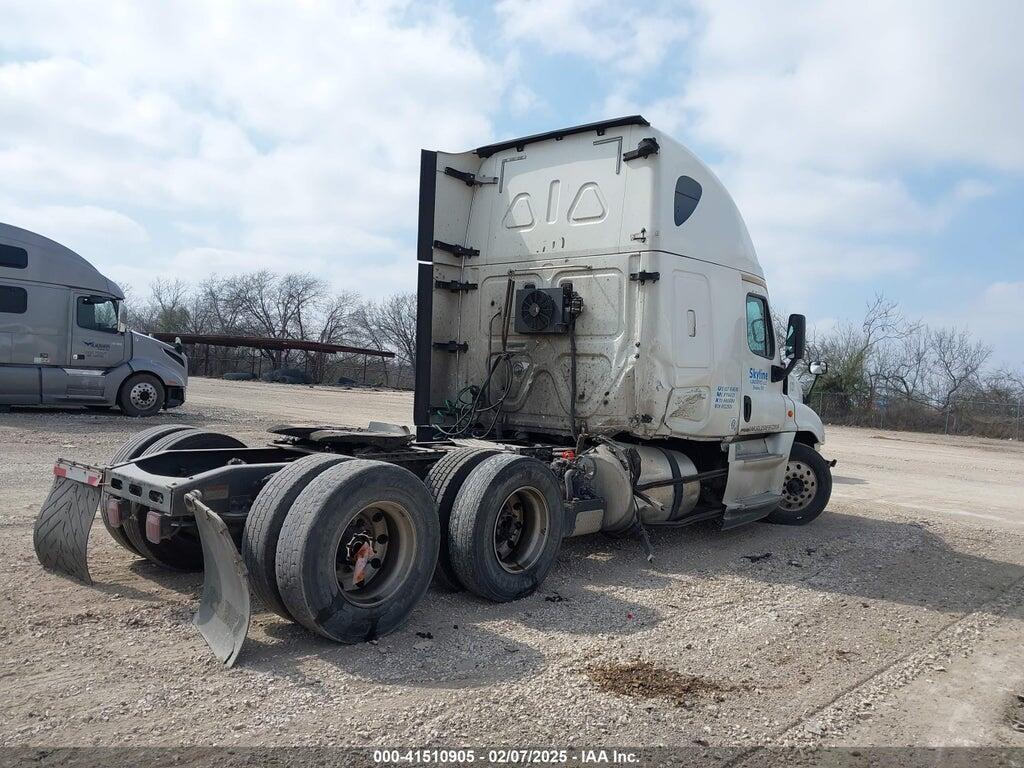 3AKJGLD5XFSFZ2926 2015 FREIGHTLINER CASCADIA 125 photo no. 4