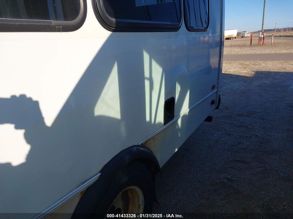 1FDFE4FSXGDC45303 2016 FORD E-450 CUTAWAY photo no. 11