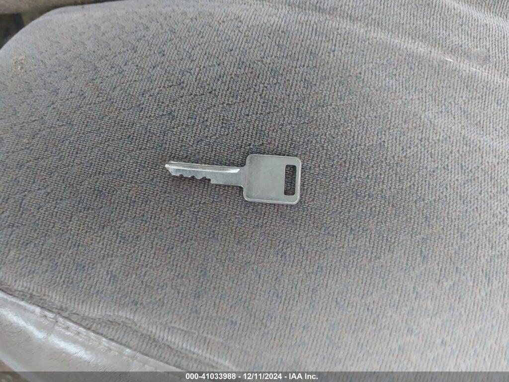 1GBM7H1C2WJ111645 1998 CHEVROLET C-SERIES photo no. 11
