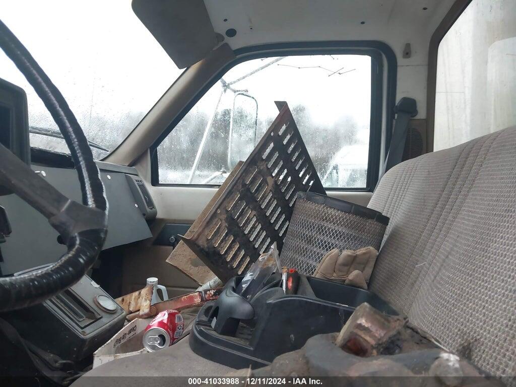1GBM7H1C2WJ111645 1998 CHEVROLET C-SERIES photo no. 12