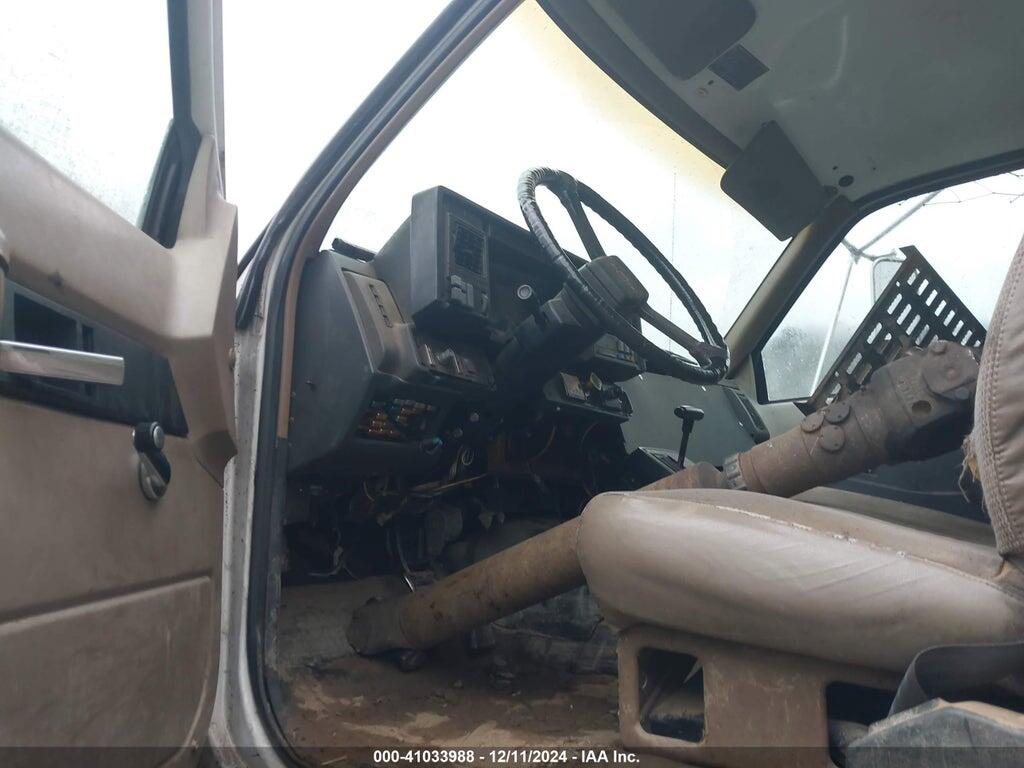 1GBM7H1C2WJ111645 1998 CHEVROLET C-SERIES photo no. 5