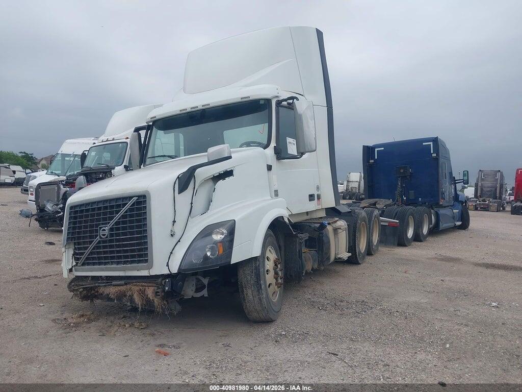 4V4NC9EG7JN891632 2018 VOLVO VNL photo no. 2