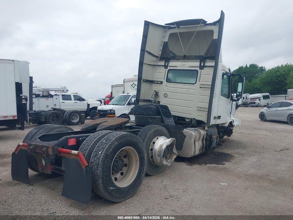 4V4NC9EG7JN891632 2018 VOLVO VNL photo no. 4