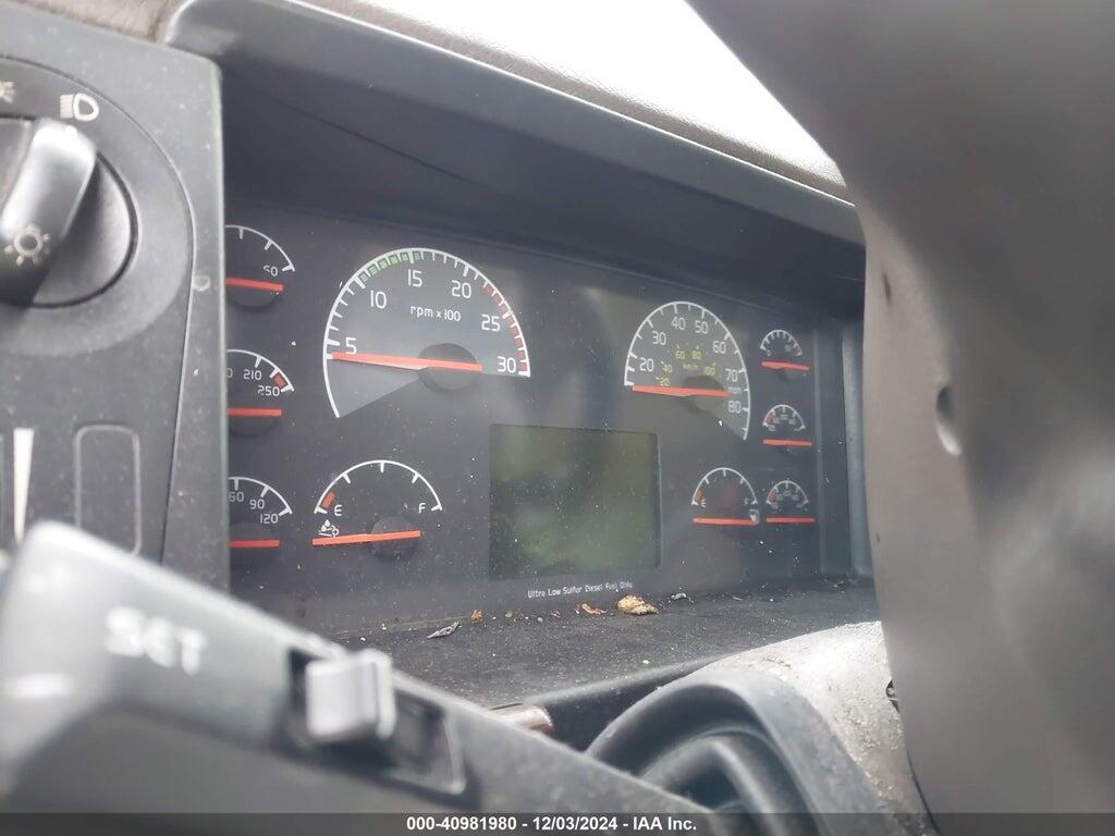 4V4NC9EG7JN891632 2018 VOLVO VNL photo no. 5