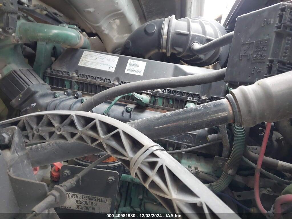 4V4NC9EG7JN891632 2018 VOLVO VNL photo no. 9