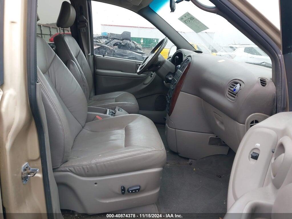 2C8GT54L03R192830 2003 CHRYSLER TOWN & COUNTRY photo no. 5