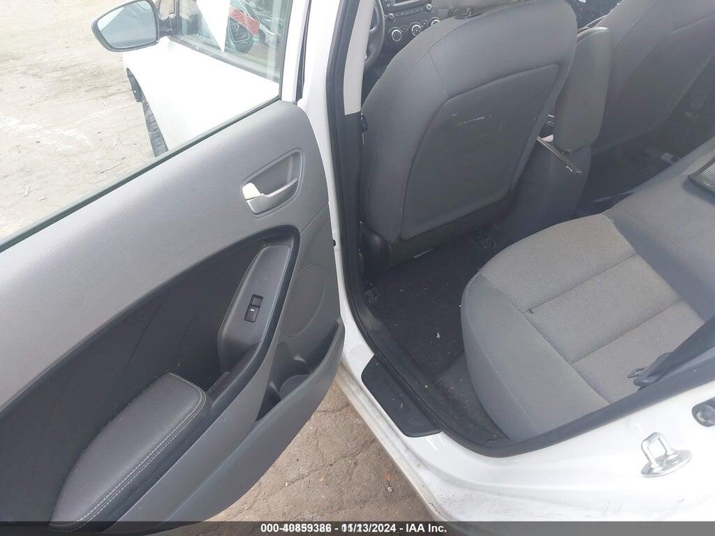 3KPFK4A73HE085507 2017 KIA FORTE photo no. 8