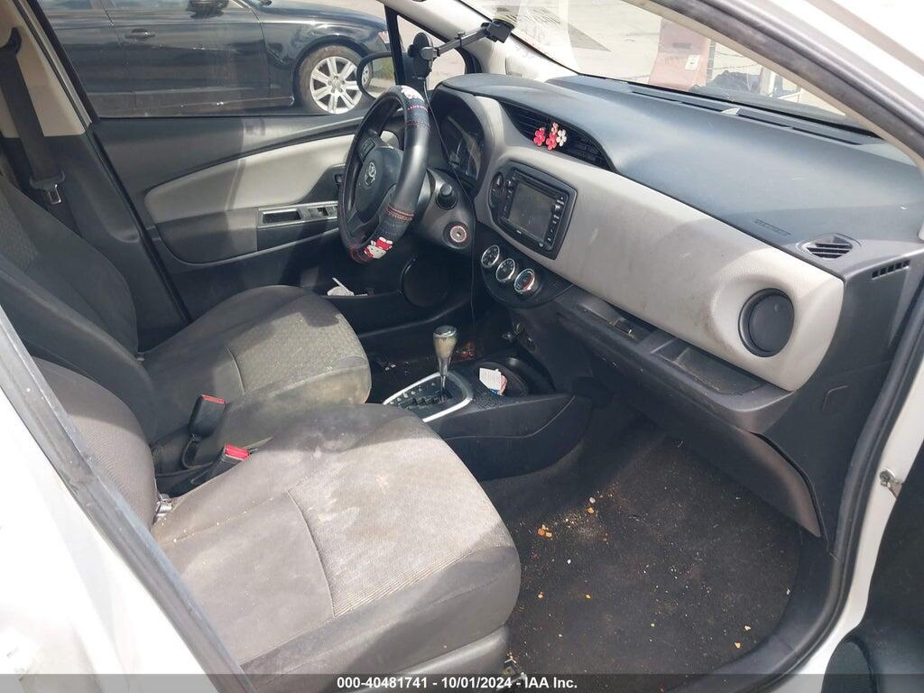 VNKKTUD35HA077360 2017 TOYOTA YARIS photo no. 5