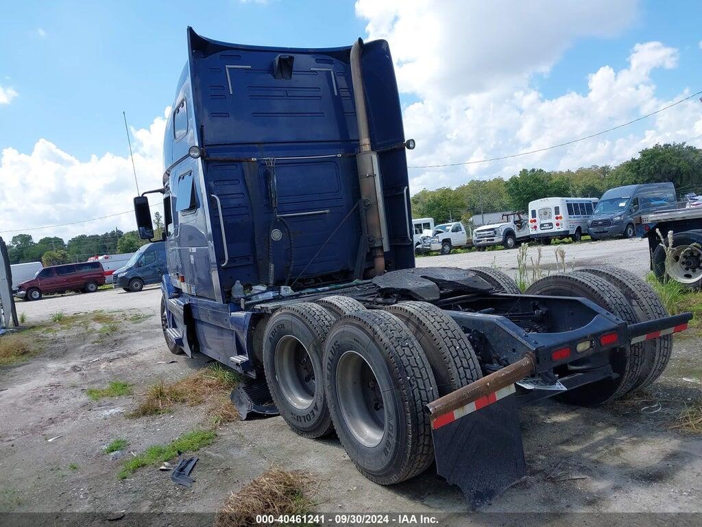 4V4NC9GH77N455605 2007 VOLVO VN photo no. 3