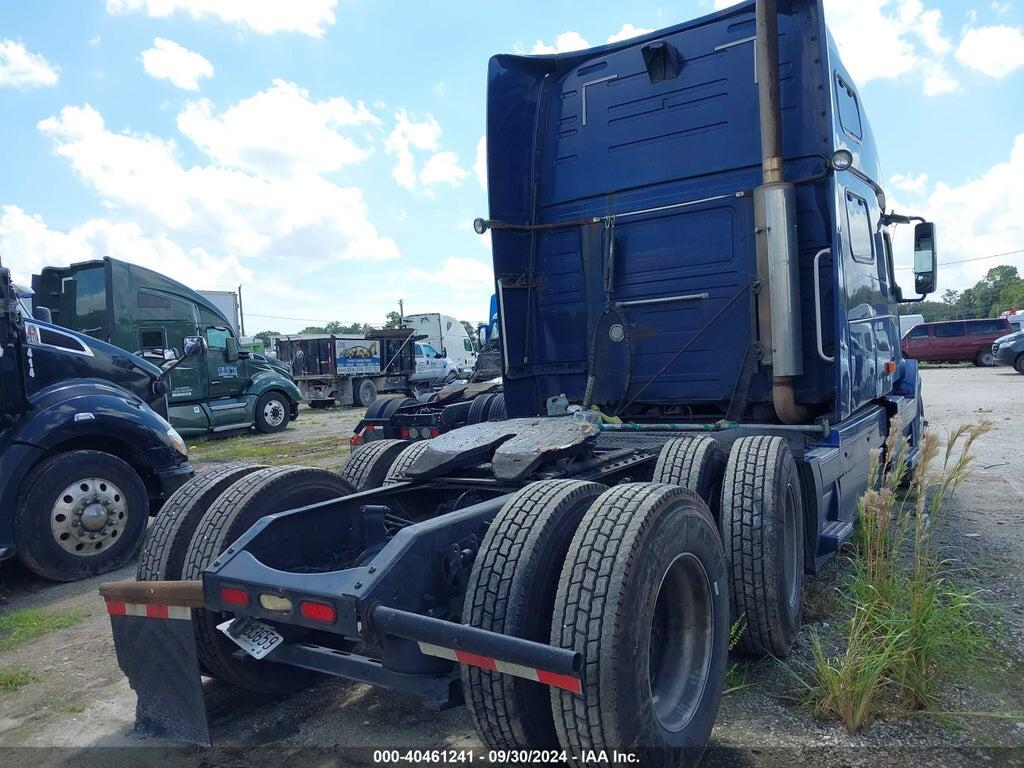 4V4NC9GH77N455605 2007 VOLVO VN photo no. 4