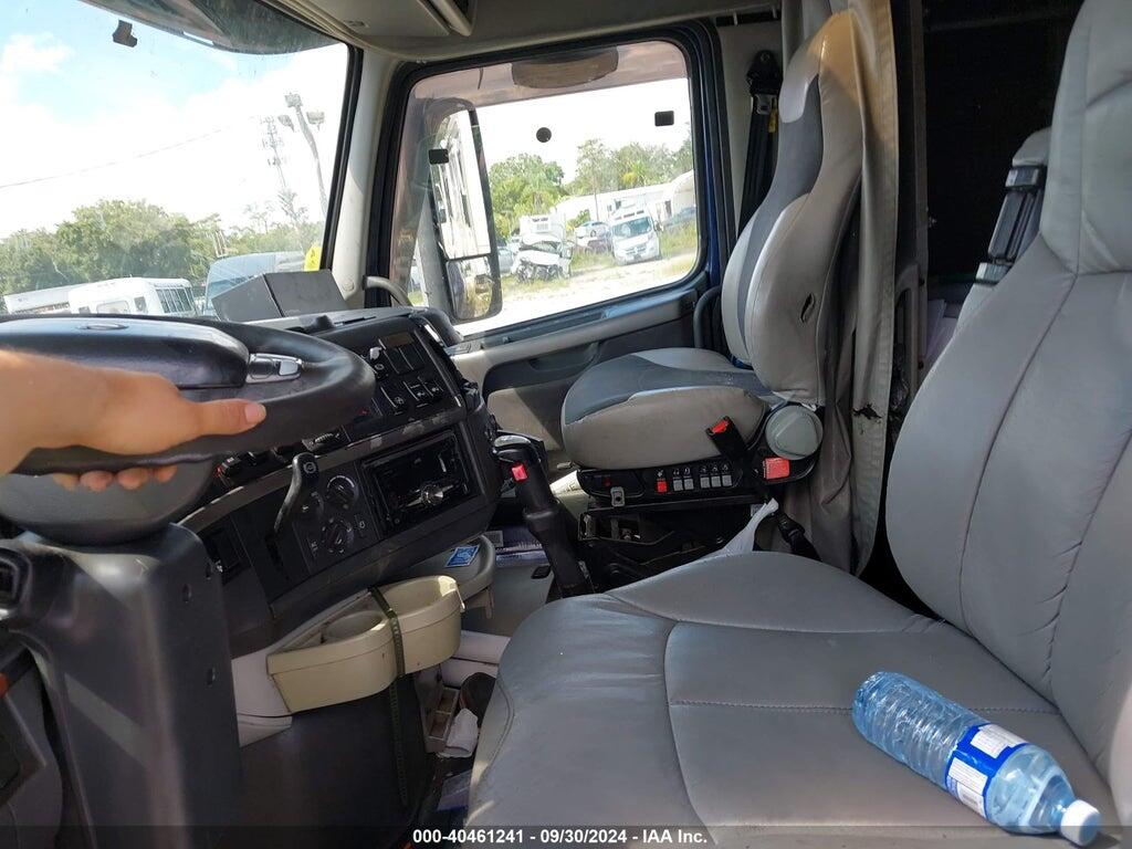 4V4NC9GH77N455605 2007 VOLVO VN photo no. 7
