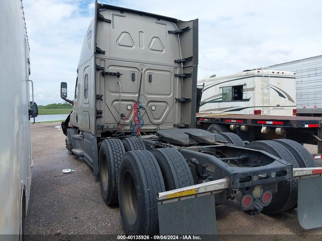 3AKJHHDR5JSJL8067 2018 FREIGHTLINER NEW CASCADIA 126 photo no. 3