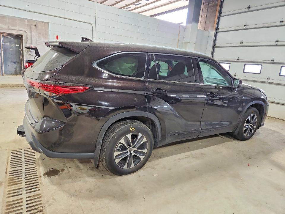 2022 TOYOTA HIGHLANDER XLE — Фото 3 из 14