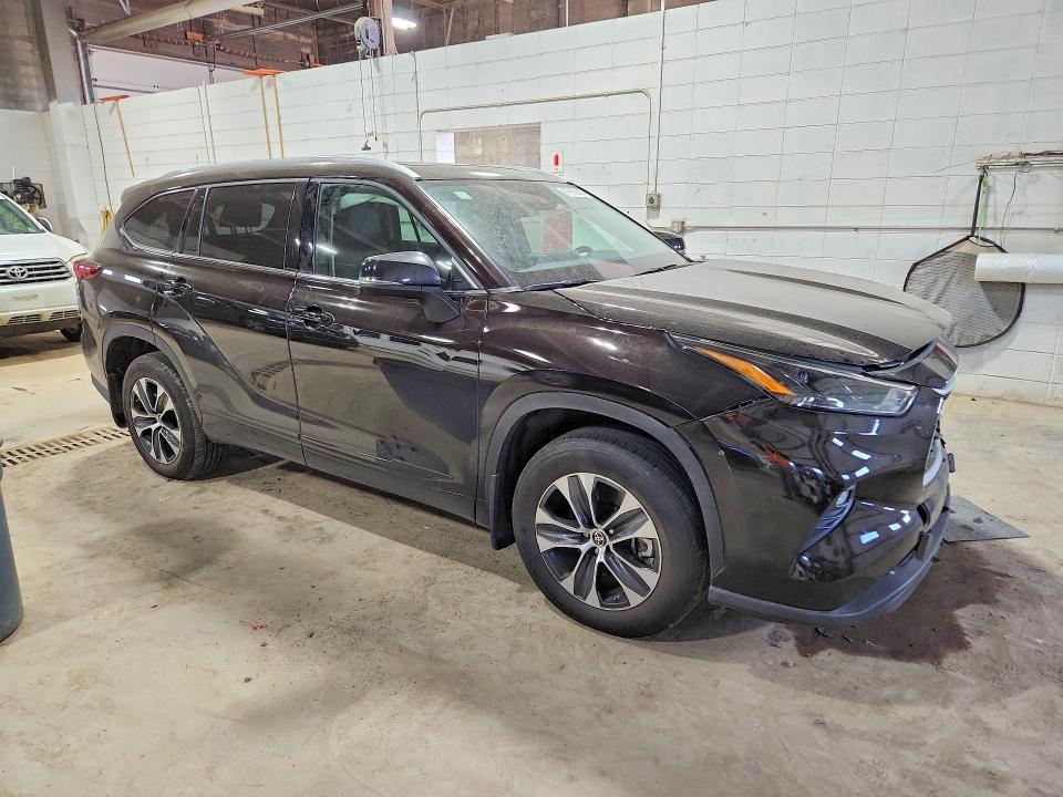 2022 TOYOTA HIGHLANDER XLE — Фото 4 из 14