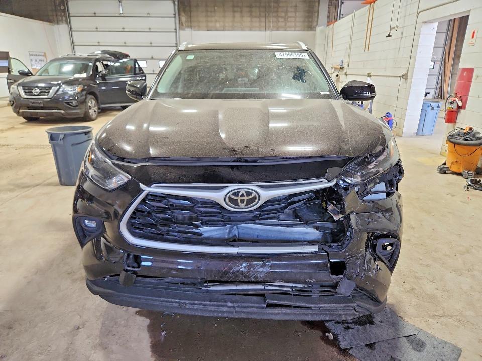 2022 TOYOTA HIGHLANDER XLE — Фото 5 из 14