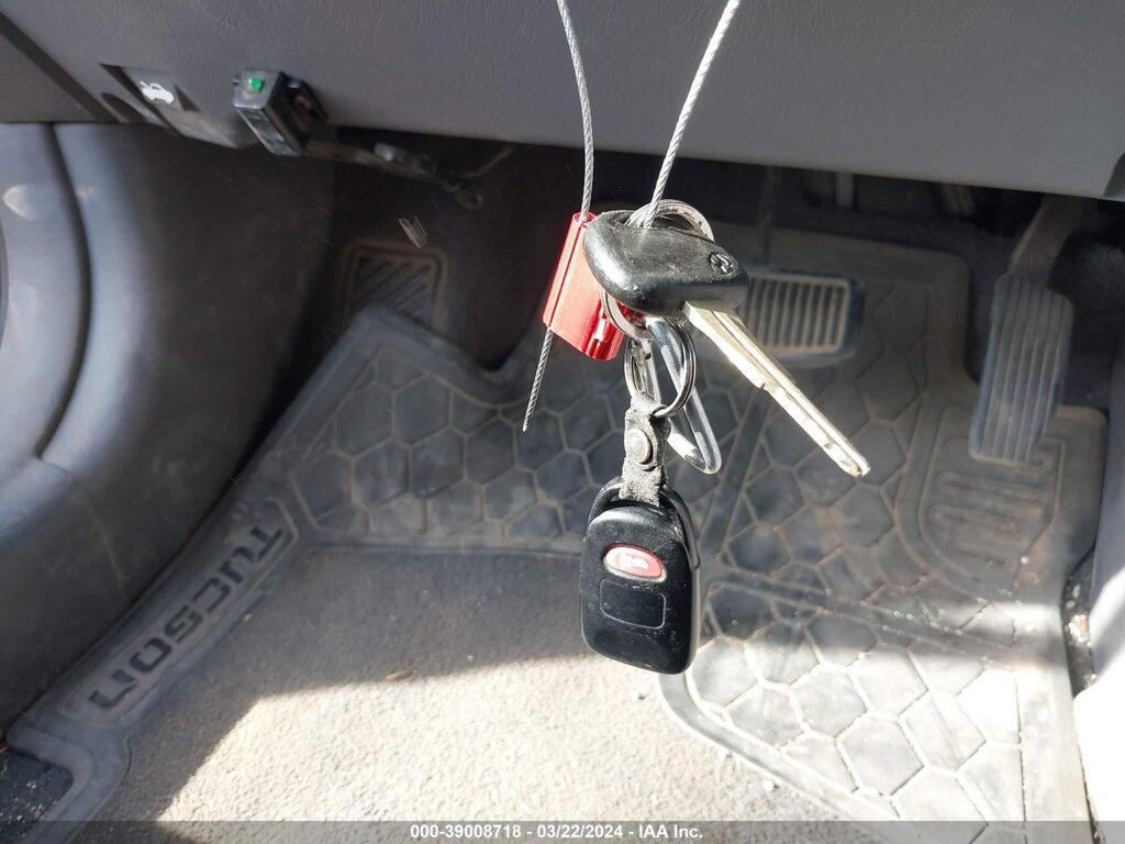 KM8JN12D75U055911 2005 HYUNDAI TUCSON photo no. 11