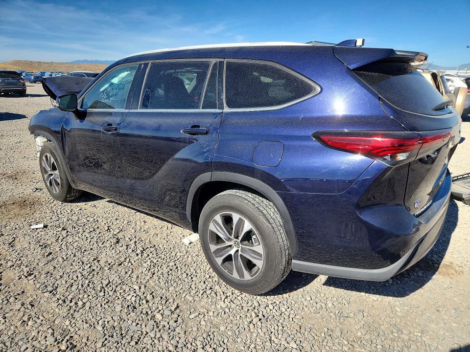 2022 TOYOTA HIGHLANDER XLE — Фото 2 из 12