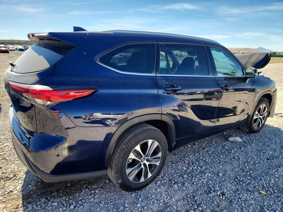 2022 TOYOTA HIGHLANDER XLE — Фото 3 из 12