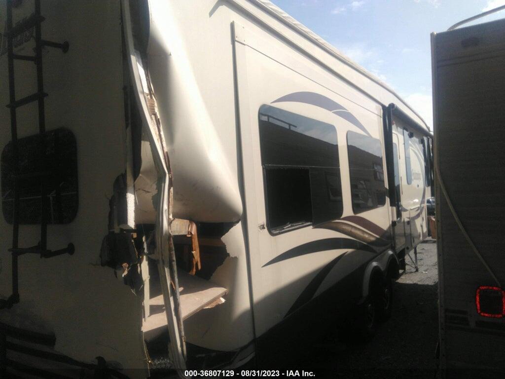 4X4FCMK24G6005940 2016 PALOMINO COLUMBUS photo no. 4