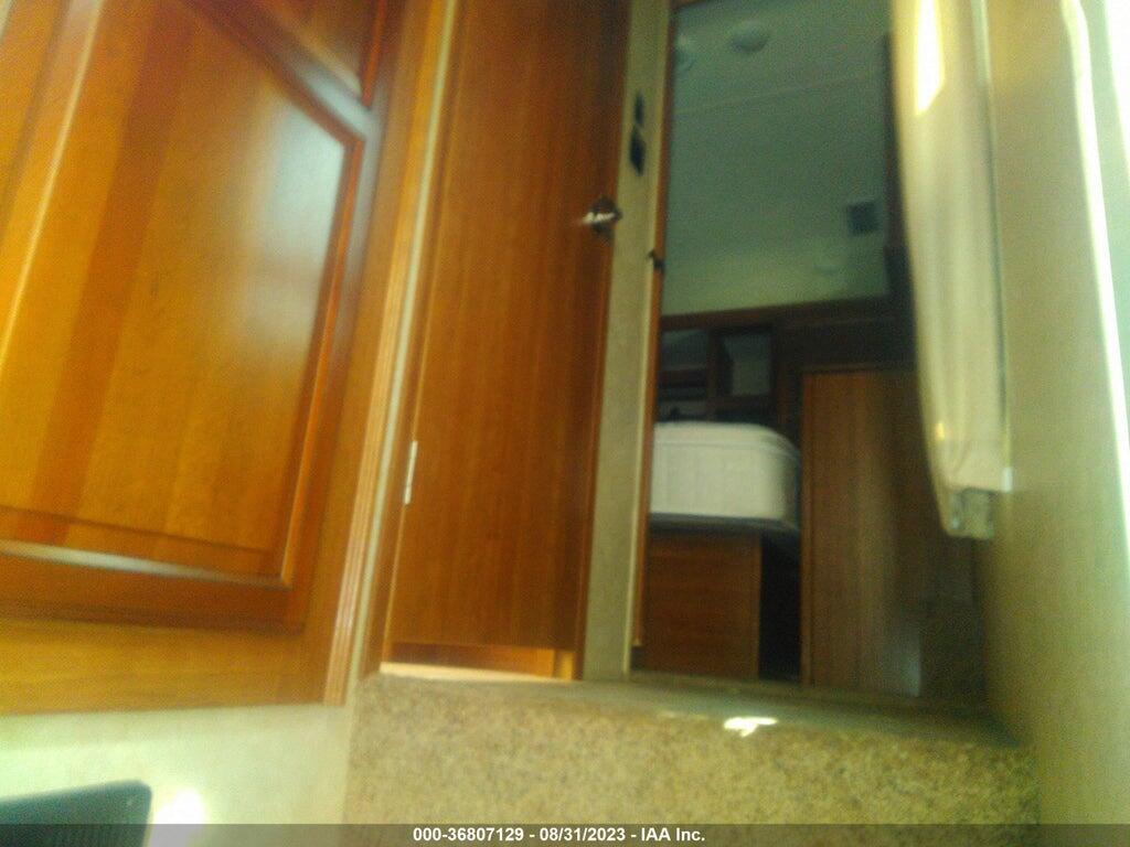 4X4FCMK24G6005940 2016 PALOMINO COLUMBUS photo no. 5