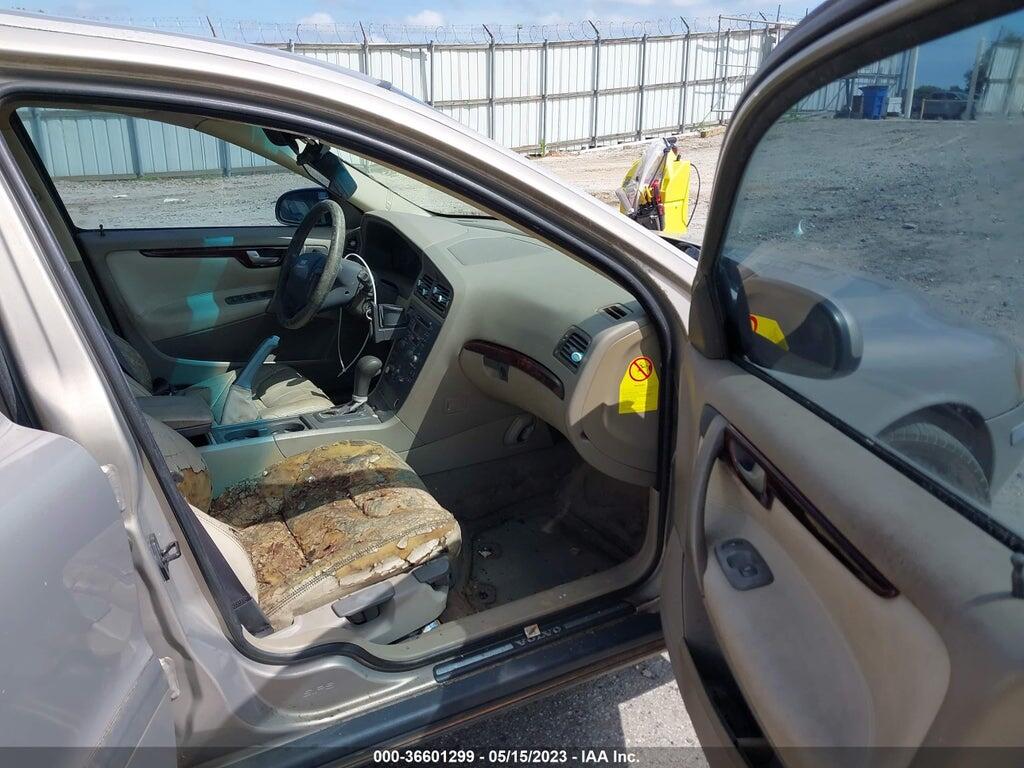 YV1SW61RX12091155 2001 VOLVO V70 photo no. 5